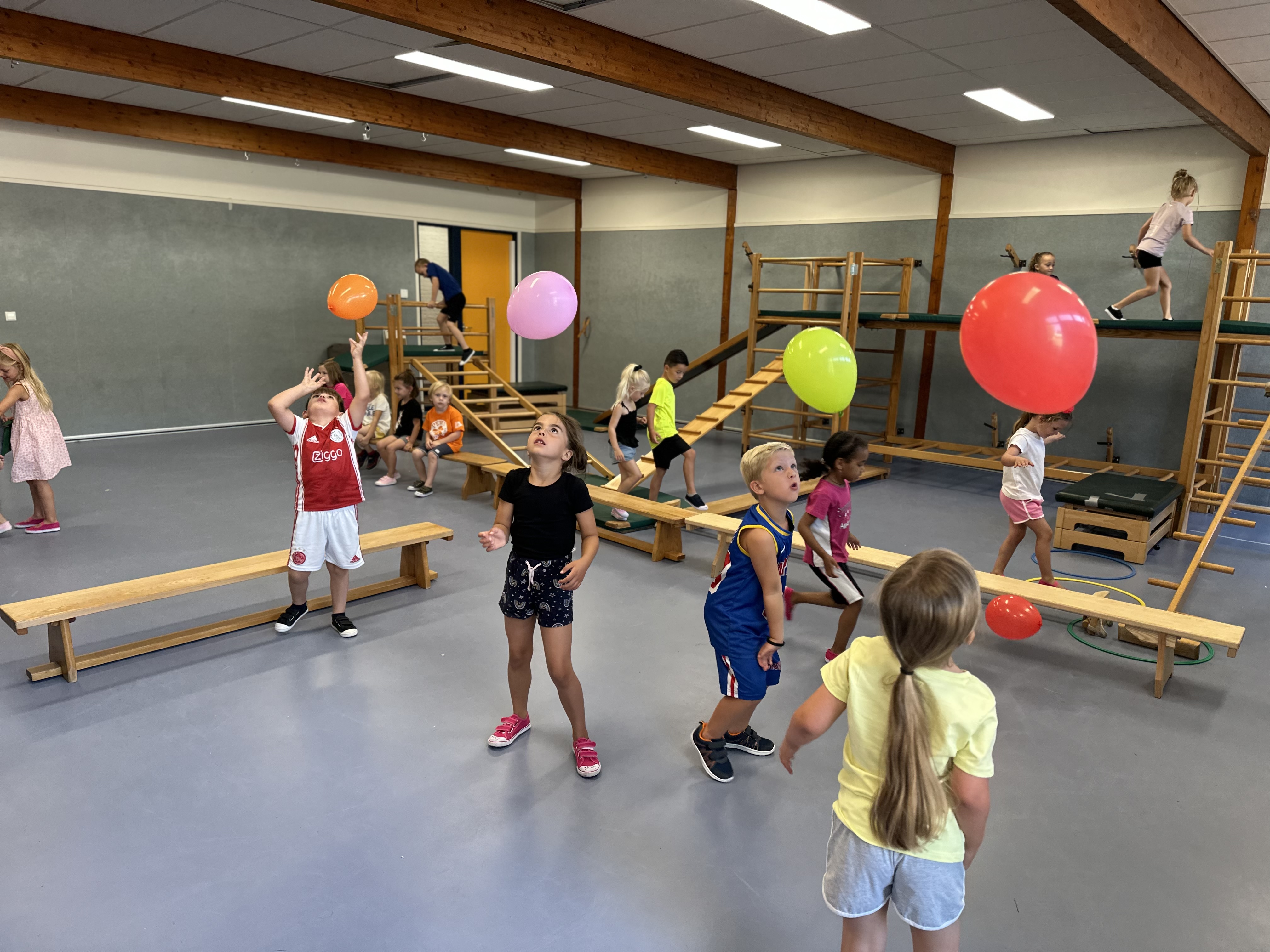 Eerste gymles 🏃🏻‍♂️ & nieuwe aanwijzingen 🕵🏼‍♀️ 