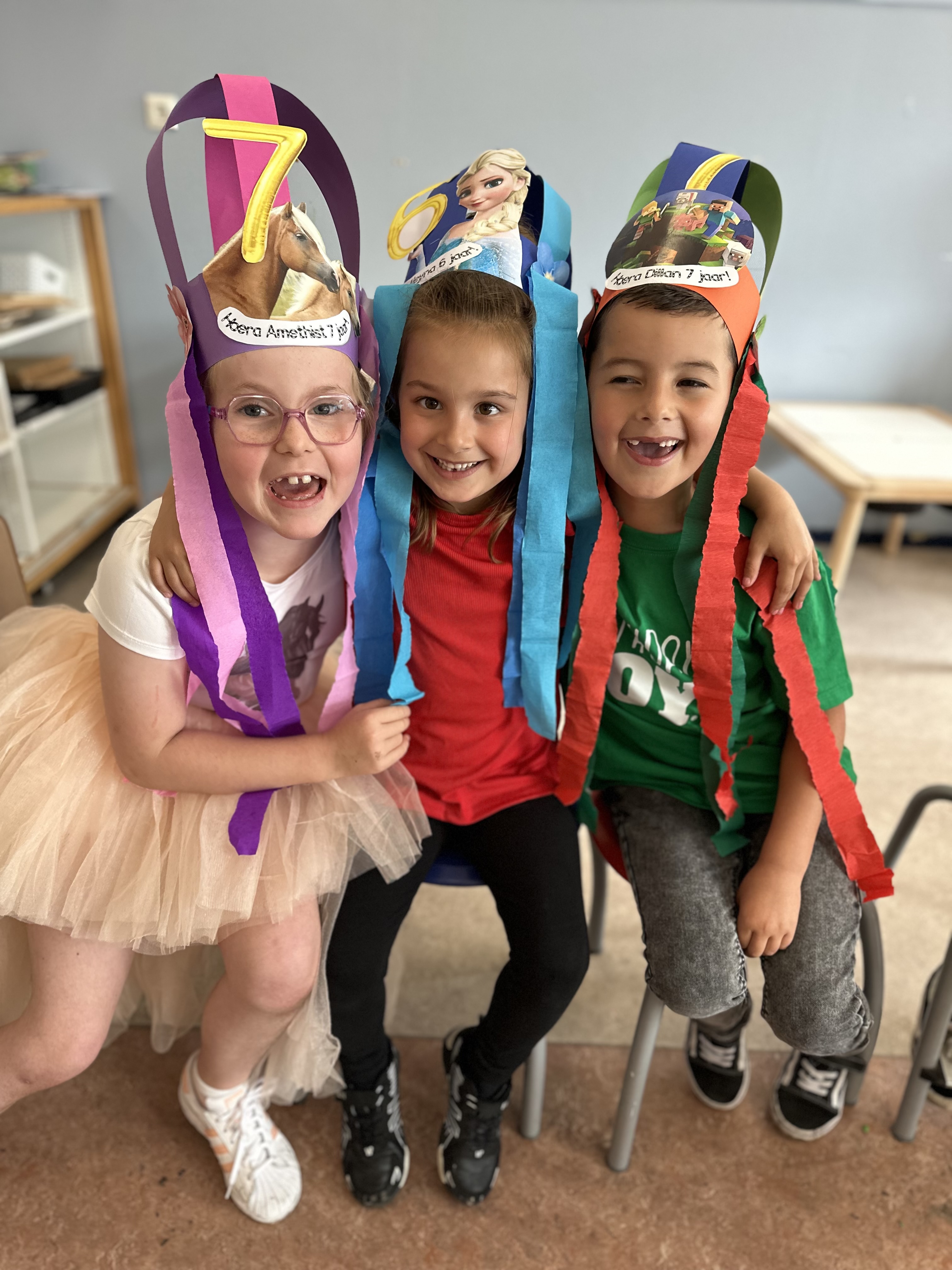 Driedubbel feest + liedjes musical groep 8 🎶 